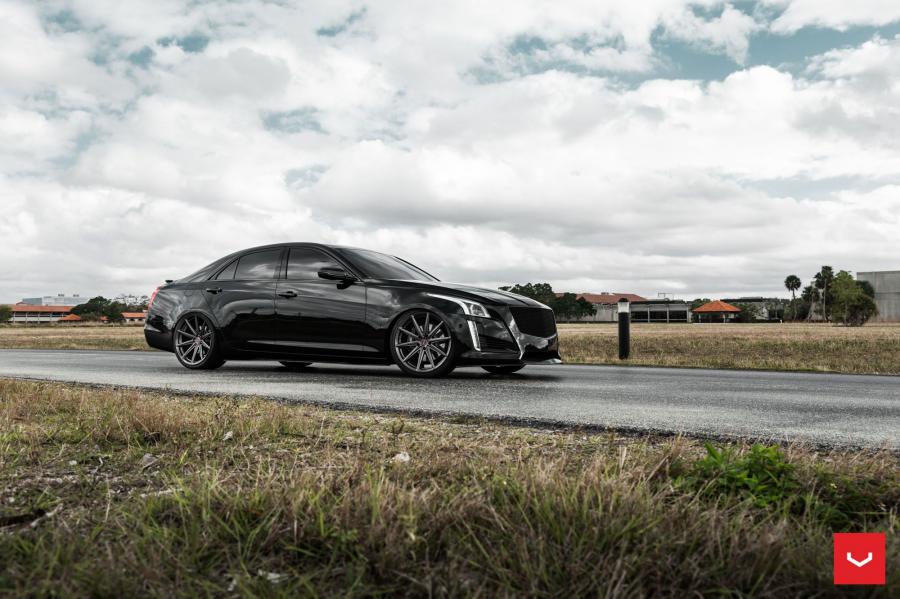  Cadillac CTS-V on Vossen Wheels (VFS-10) 2018 года  (фото 7 из 11)